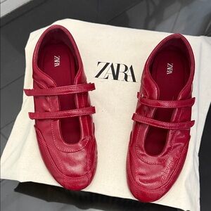 Zara Women's Vibrant Red Flats